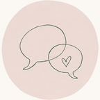 Bulles de dialogue avec cœur — lien, écoute et soutien
